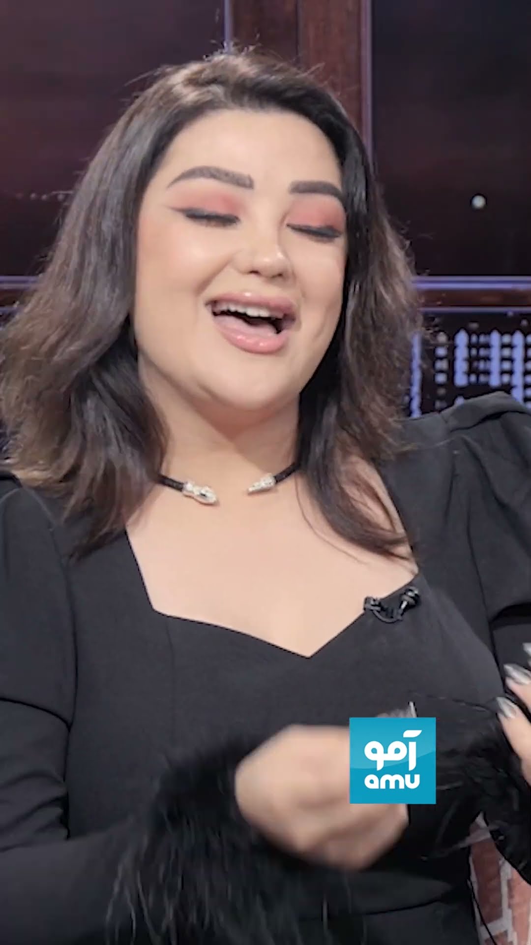 زمزمه زیبا از غزال عنایت در برنامه گلشنبه